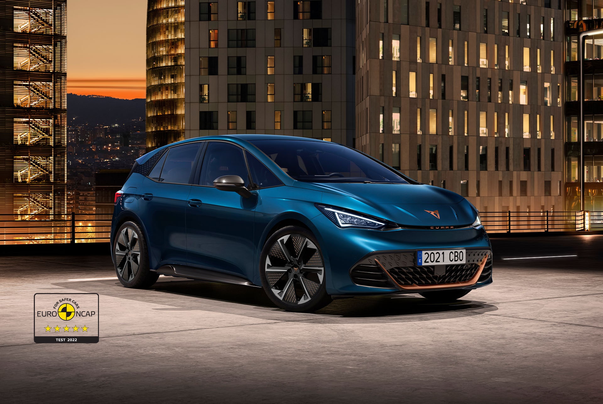 CUPRA Born Aurora Blue -värissä Thunderstorm-vanteilla