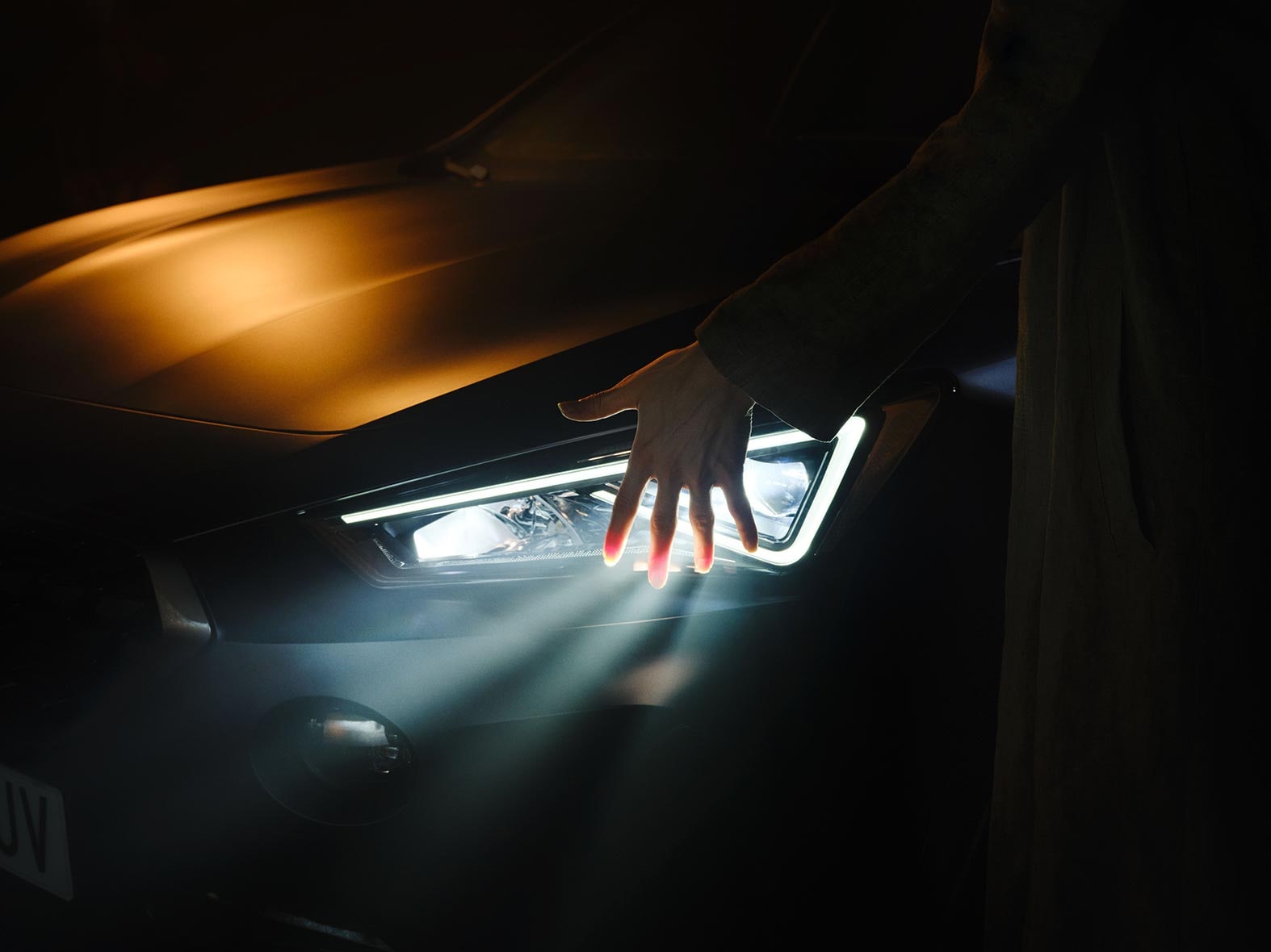 uusi cupra formentor kompakti suv led-ajovaloilla