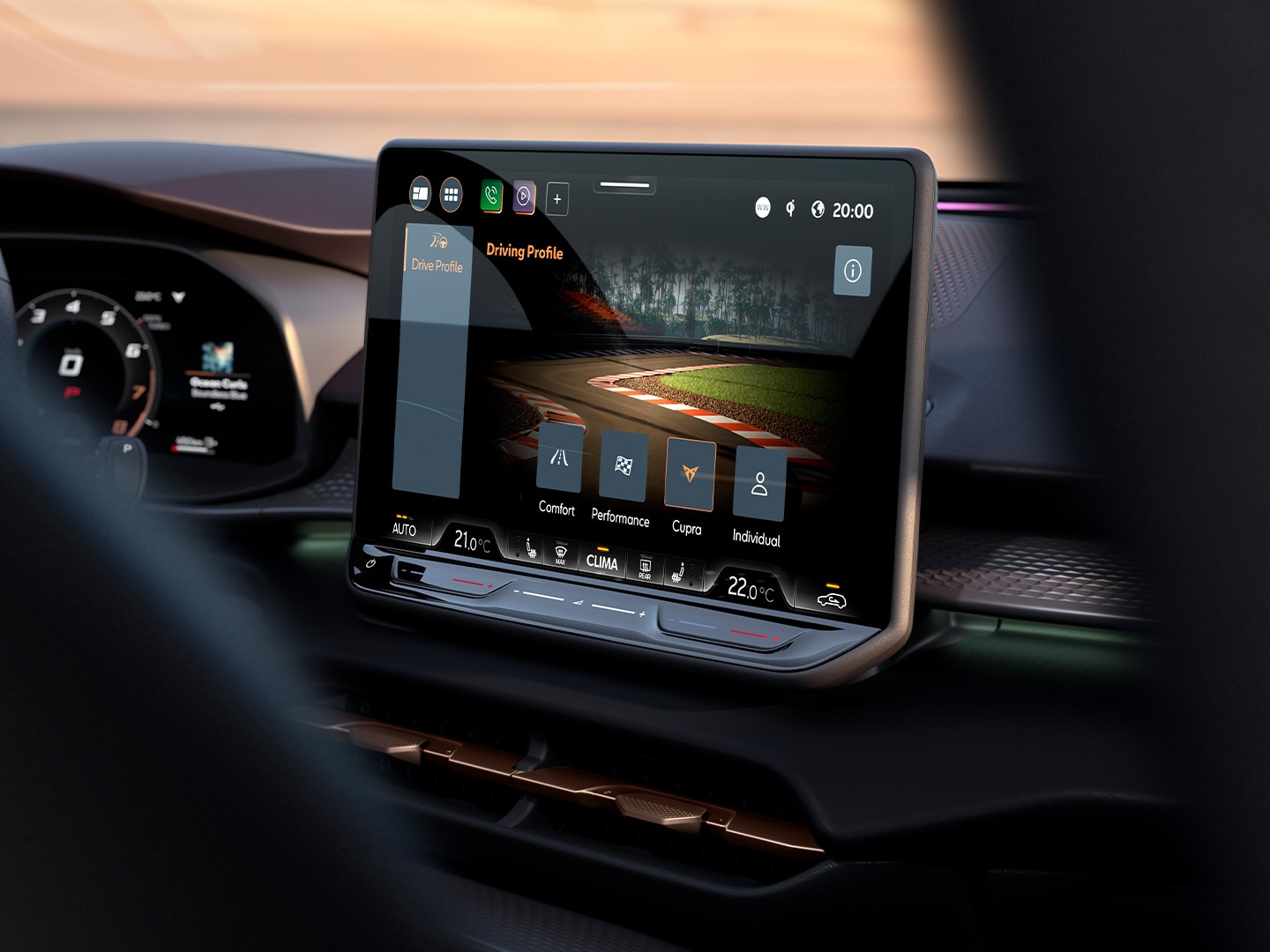 12,9" infotainment-järjestelmä, jossa mukautuva alustansäätö (DCC)