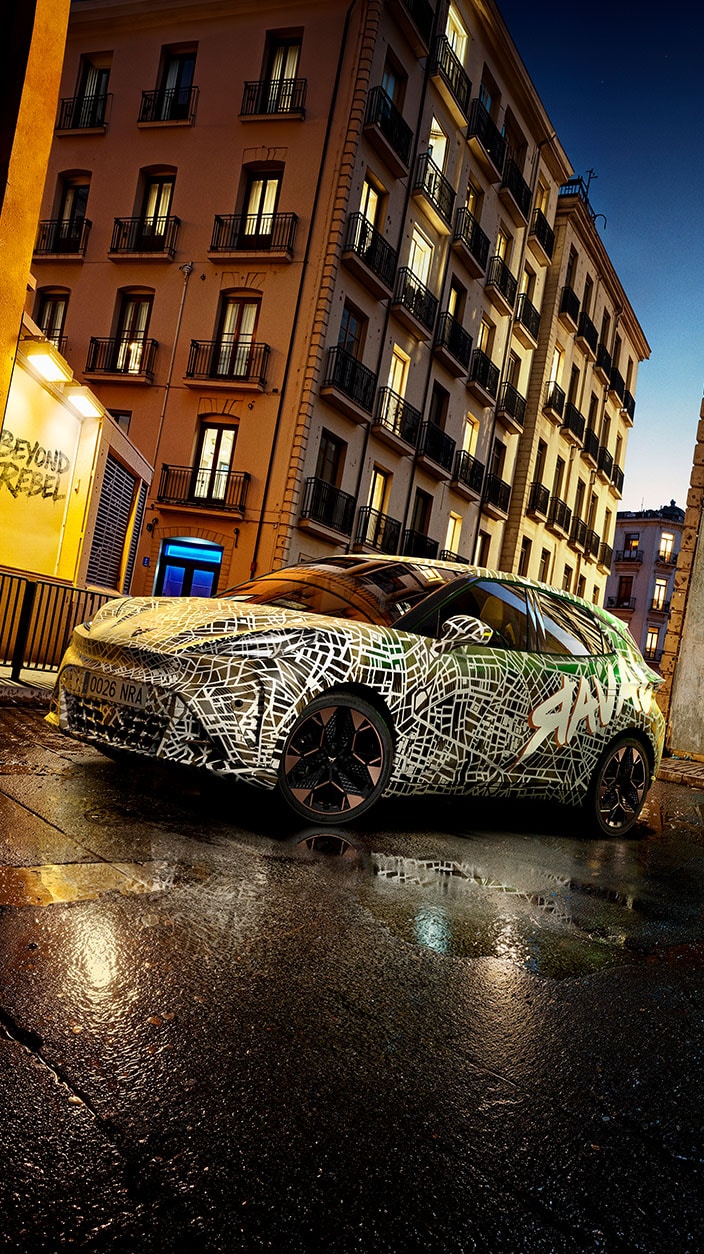 Uusi CUPRA Raval täyssähköauto camoteipeissä